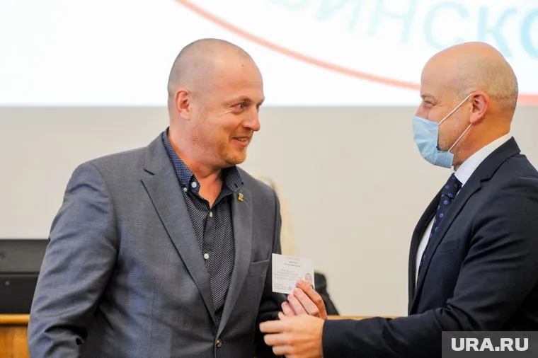 Экс-депутат челябинского парламента Евгений Андреев (слева) будет представлять регион в Общественной палате РФ