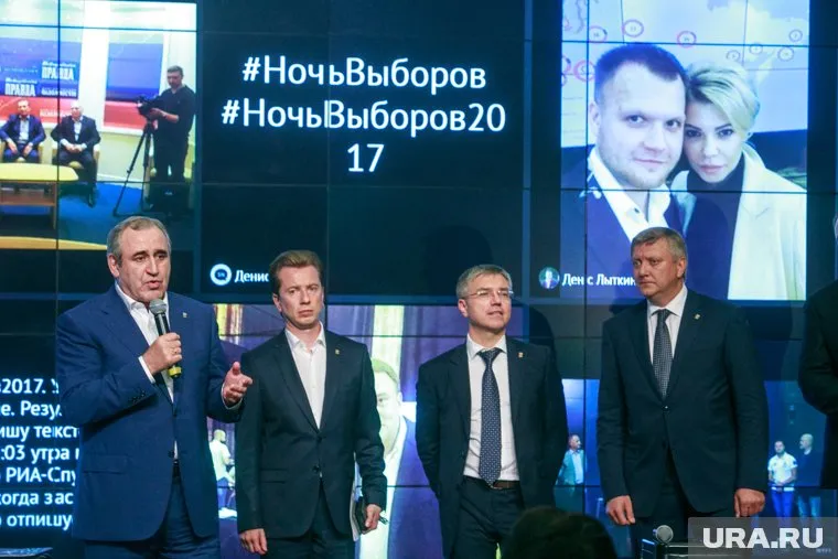 Владимир Бурматов (в центре) занял кресло председателя комитета Госдумы