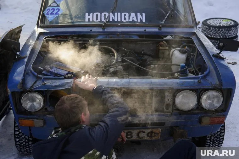 Лучше не чинить автомобиль самостоятельно, если он сломался на трассе