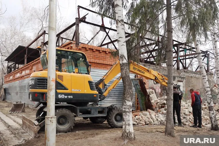 В Кургане сносят долгострой в ЦПКиО (архивное фото)