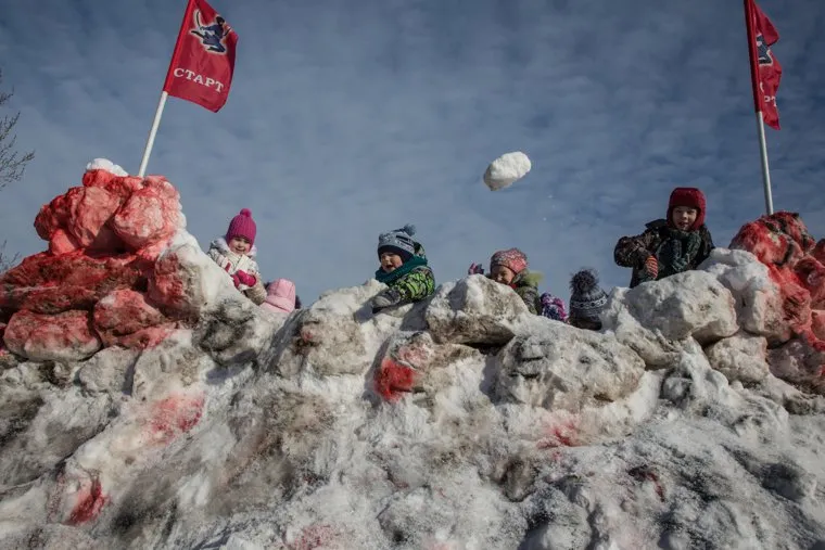 Масленица, попытка испечь трехметровый блин, Ялуторовск, снежная битва, снежки, дети, игра, праздник