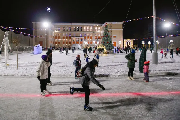 Открытие ледового катка в школе N 106 г. Екатеринбург