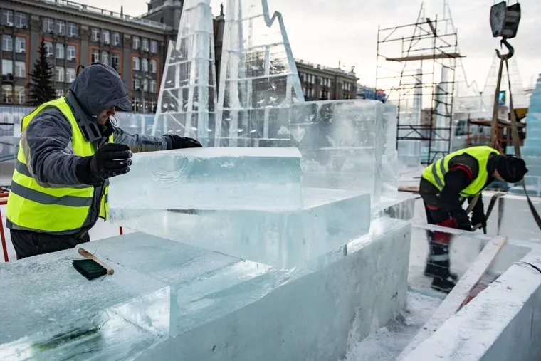 Строящийся Ледовый городок на площади 1905 года. Екатеринбург