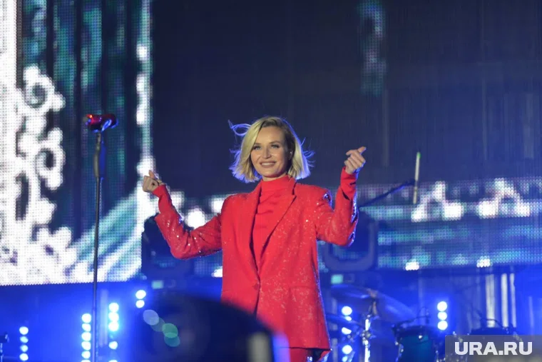 Полина Гагарина и Дима Билан первыми вышли на сцену «Интервидения»