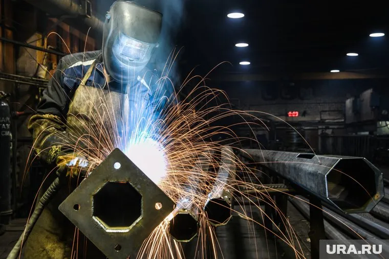 Мужчина считает, что будущее России — за рабочими (архивное фото)