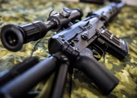 Пермские полицейские забыли на улице автомат Калашникова