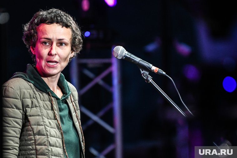 Әйелі қуанған киска Эриканың жалаңаш суреттері