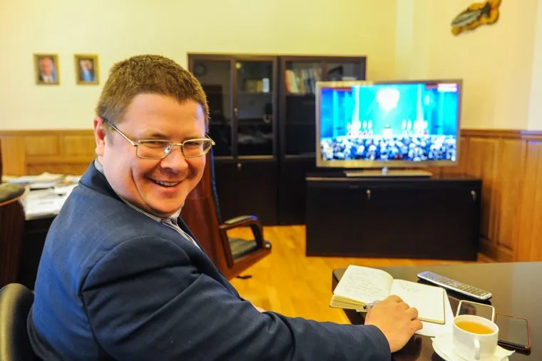 Челябинцы слушают послание Президента РФ федеральному собранию. Челябинск