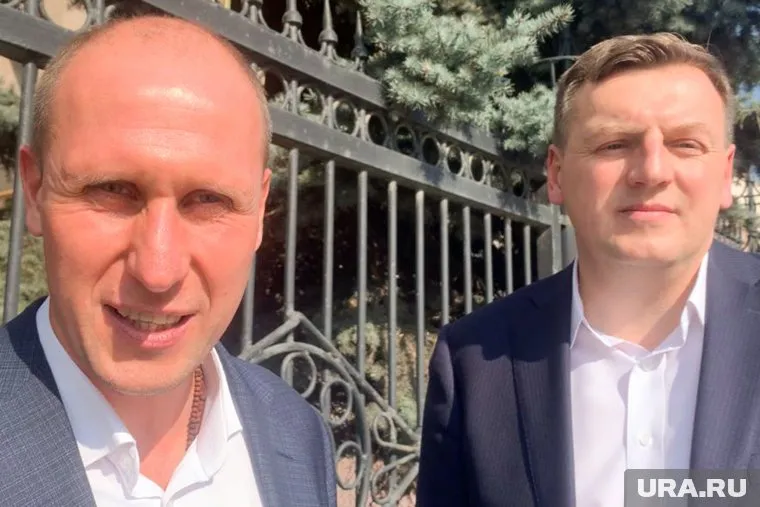 Адвокаты Александр Урычев (слева) и Александр Сафонов (справа) готовят жалобу в Верховный суд РФ