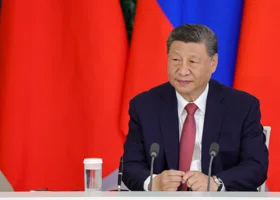 Си Цзиньпин поздравил Мишустина с праздником