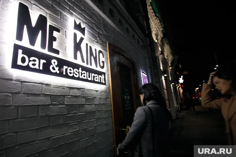 У ночного клуба собрались десятки человек и начали выяснять отношения на кулаках (архивное фото)