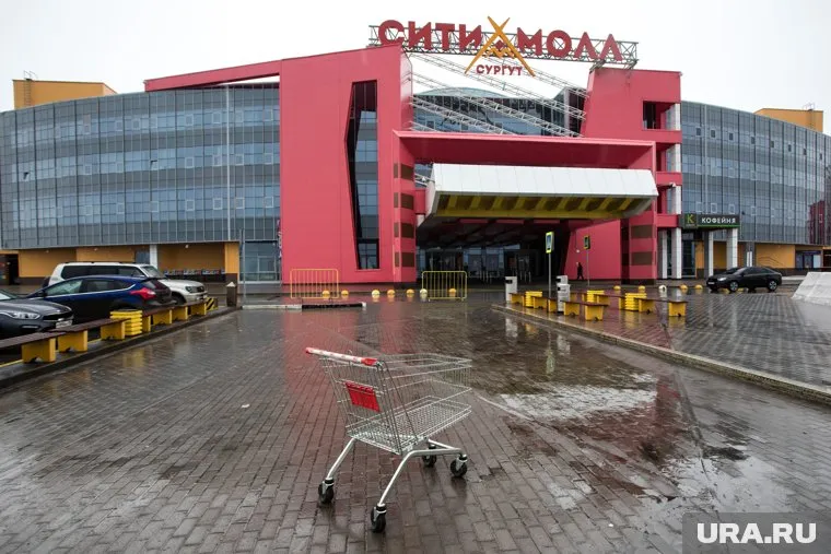 В Сургуте затопило ТЦ «Сити Молл»