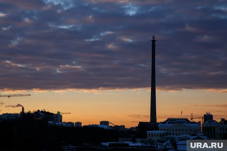 Экстремалы сумели прокрасться мимо охраны к заветной башне