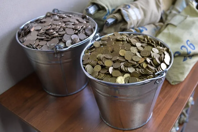 Деньги. Инфляция. Девальвация. Монеты. Бюджет. Наличка. Дефицит. Мелочь. Кэш. Сдача. Финансы. Рубль. Валюта. Кризис. Челябинск., деньги, рубли