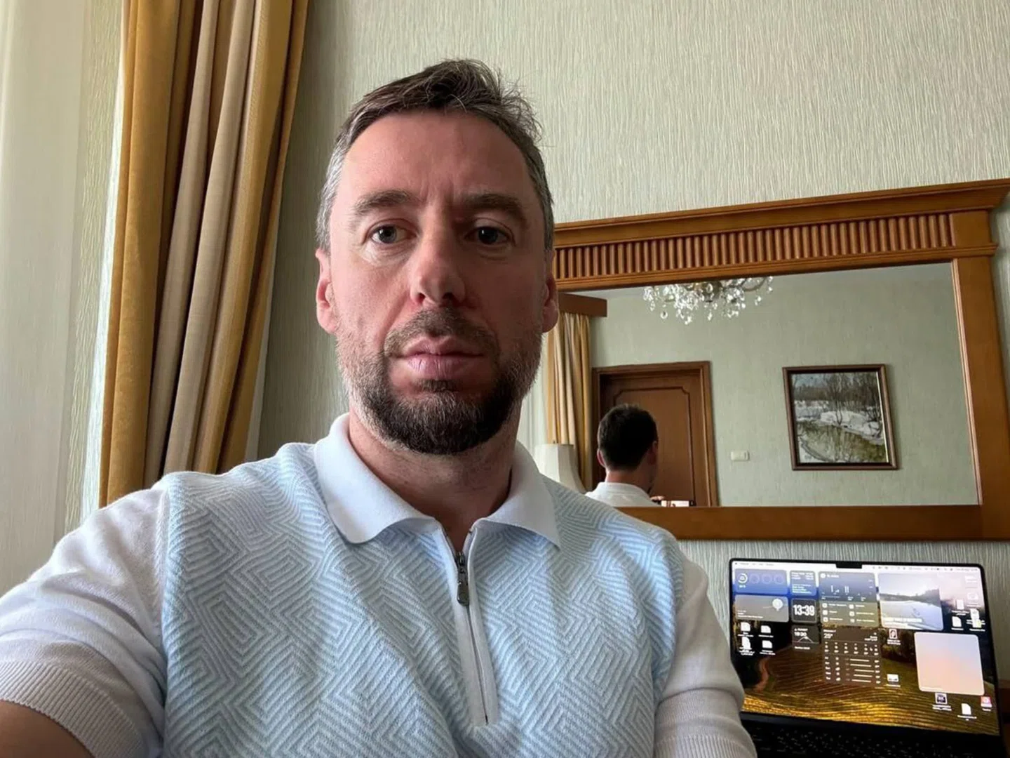 Логотип компании на фасаде