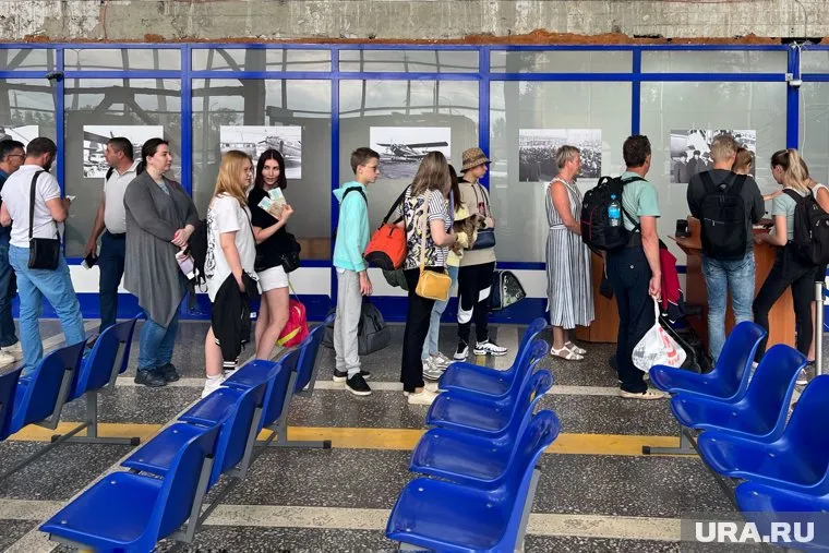 Власти Ямала советуют брать билеты домой заранее