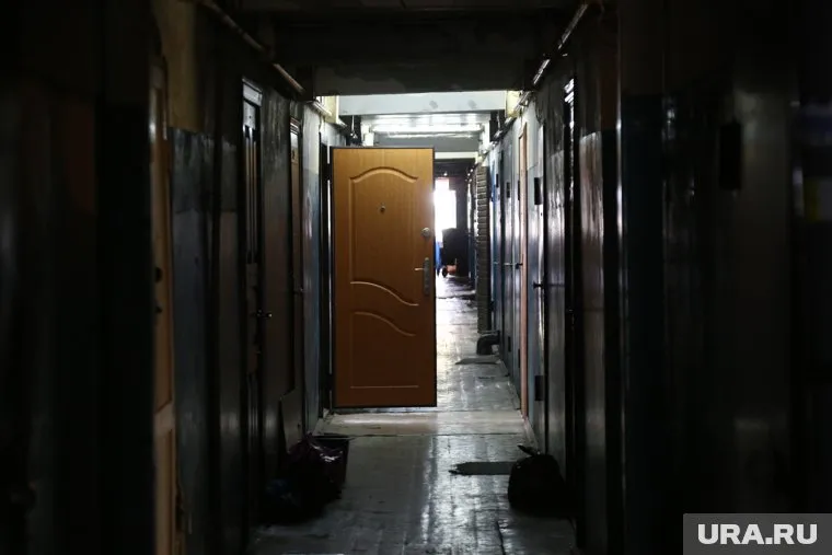 Из Шадринского политехнического общежития выселяют семьи с детьми на улицу