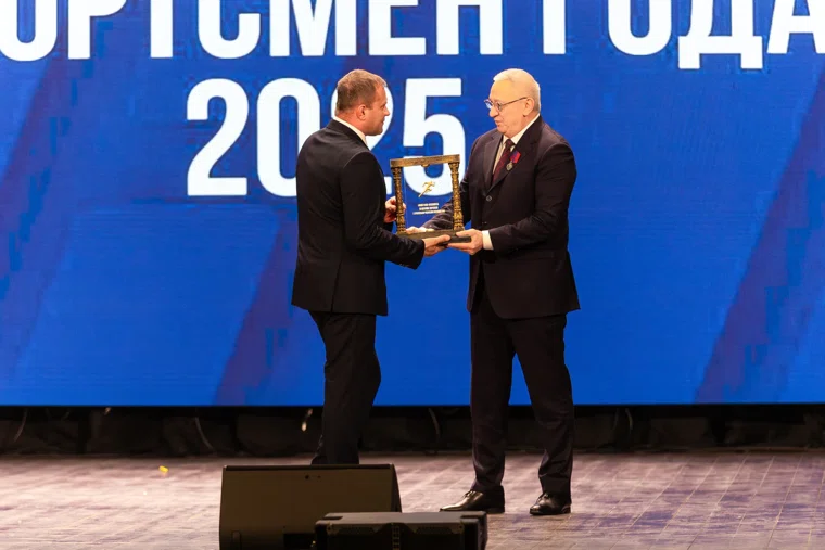  Александр Шамсутдинов вручил награду лучшему тренеру по подготовке спортсменов с ограниченными физическими возможностями