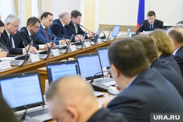 Губернатор четко распределил обязанности