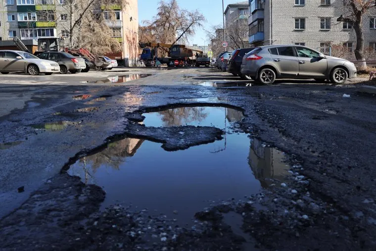 Разбитые дороги. Курган
