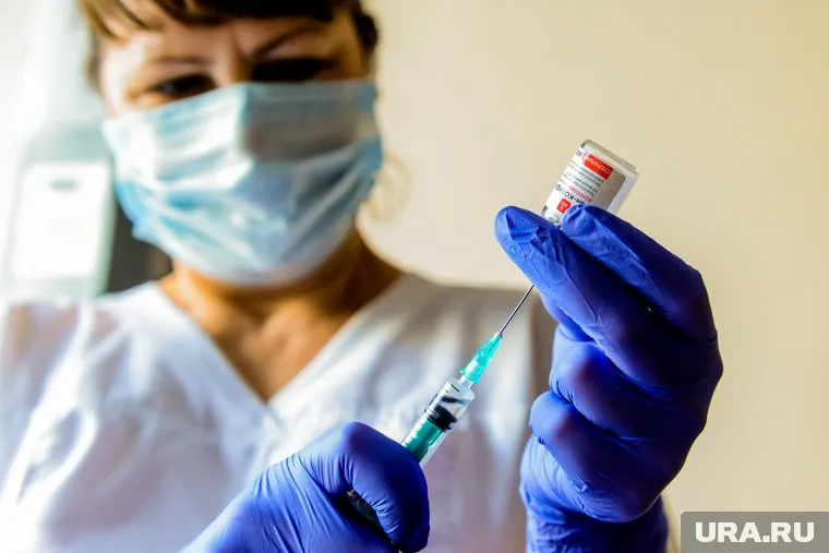 Где найти необходимое число желающих поставить прививку, врачи не знают