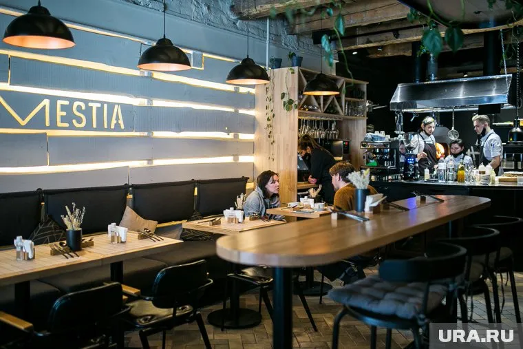 Посидеть в баре после локдауна можно будет только днем