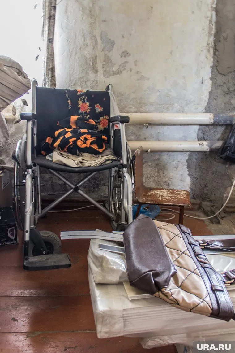 Женщина находится в беспомощном состоянии из-за тяжелой болезни