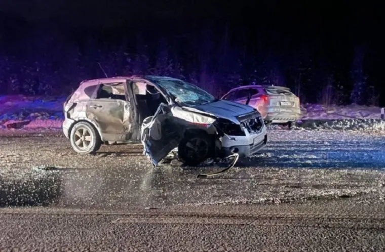 В Пермском крае на трассе столкнулись два автомобиля, погибла женщина