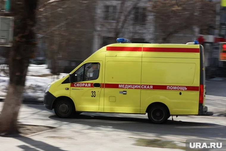 Пострадавших сопровождают врачи Няганской окружной больницы