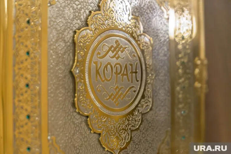 Протестующий пнул Коран перед сожжением, пишет Expressen