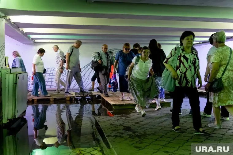 Сейчас уровень сточных вод в подземном переходе снизился до нулевых отметок