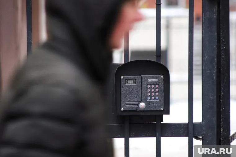 Директор школы №56 Кургана предложила родителям учеников установить домофонны