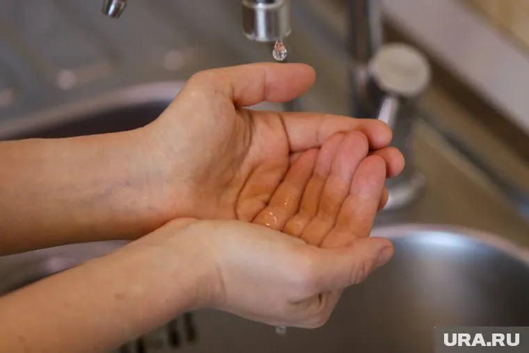 В первую очередь горячую воду отключат у жителей района НВГДУ