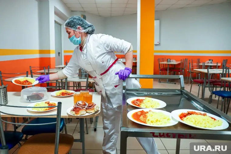 Родители пожаловались мэру Сургута на питание в школьной столовой