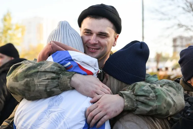 Отправление мобилизованных свердловчан из ДК Металлург. Свердловская область, Верхняя Пышма