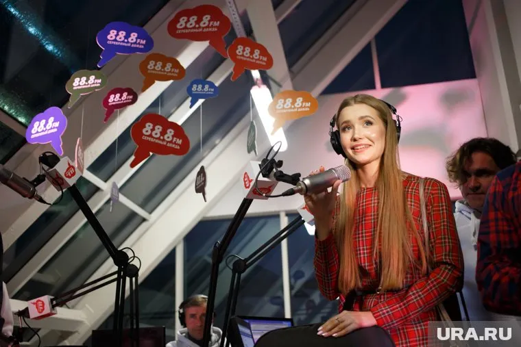 Радиостанция вещает уже несколько месяцев, но с утренним шоу пока не выходит