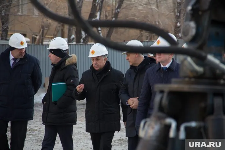 Виталий Мутко, приехав в Магнитогорск, сразу отправился к пострадавшему дому