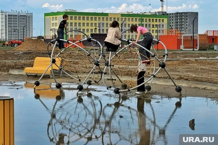 В новом парке Заозерного возникают новые лужи и озера