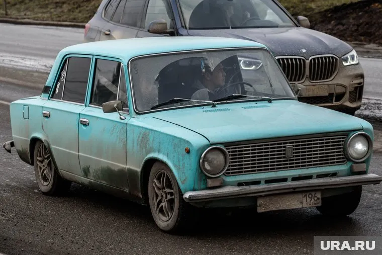 Жители Тюмени начали скупать старые автомобили производителей ВАЗ и ГАЗ