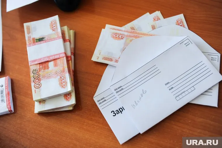 На новогодних подработках сотрудники могут получать до 5 тысяч рублей в день