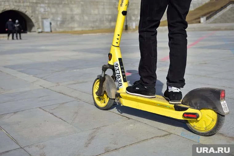 Челябинские подростки скрылись на самокате с места происшествия 