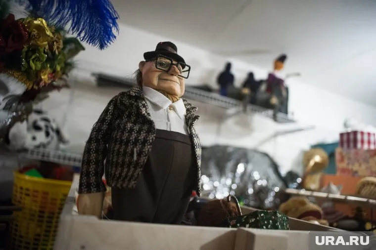 Сотрудник кукольного театра пугал горожанок