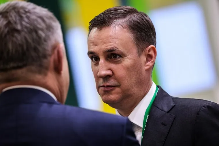 Михаил Мишустин во время посещения выставки " Золотая осень 2022". Москва