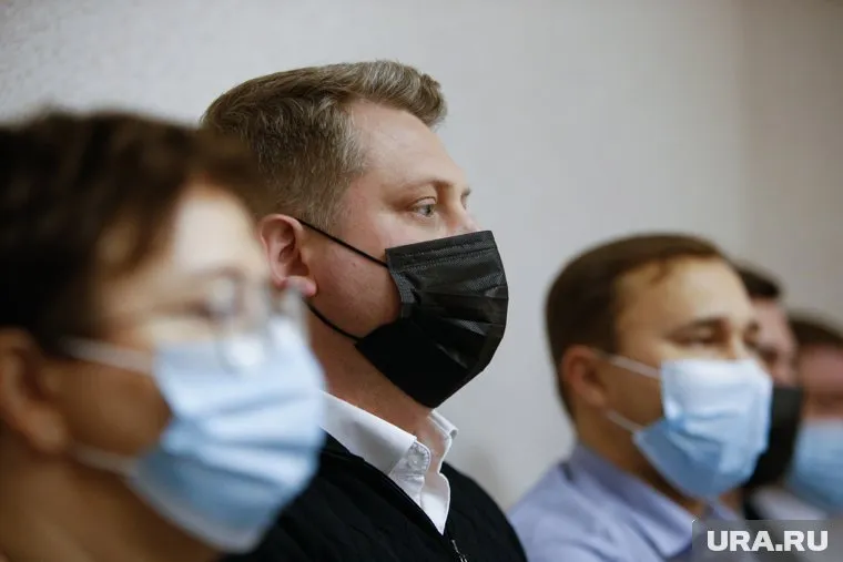 Александр Ивачев лично пришел на слушание в областном суде