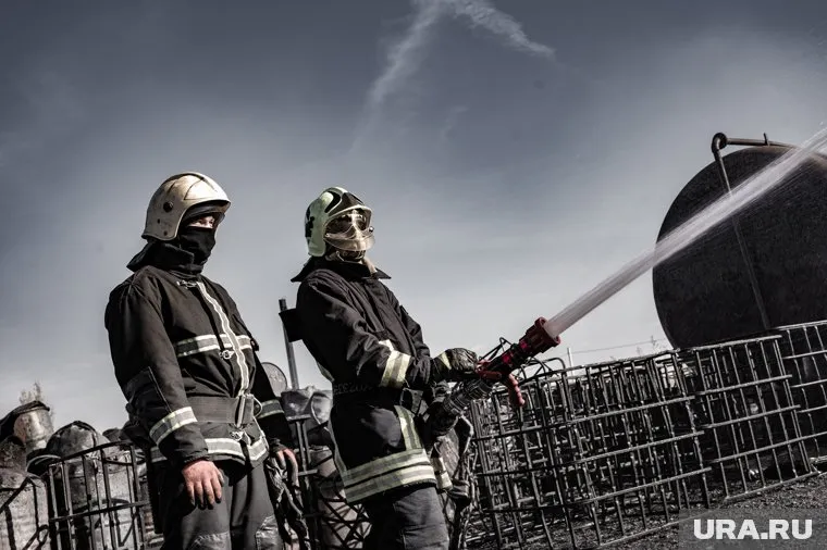 Пожарные тушат возгорание на нефтебазе в Воронежской области после атаки ВСУ (архивное фото)