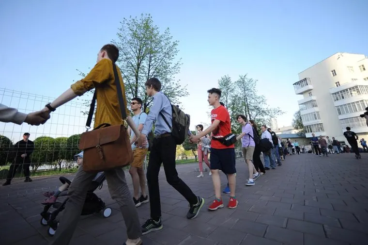 Протест против строительства  храма святой Екатерины в сквере около драмтеатра. Екатеринбург