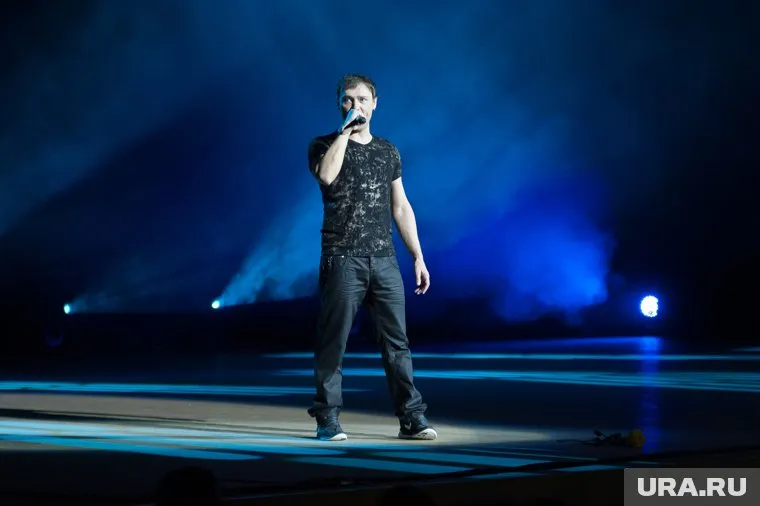 По словам менеджера, Шатунов изначально предложил записаться добровольцами в Донбасс