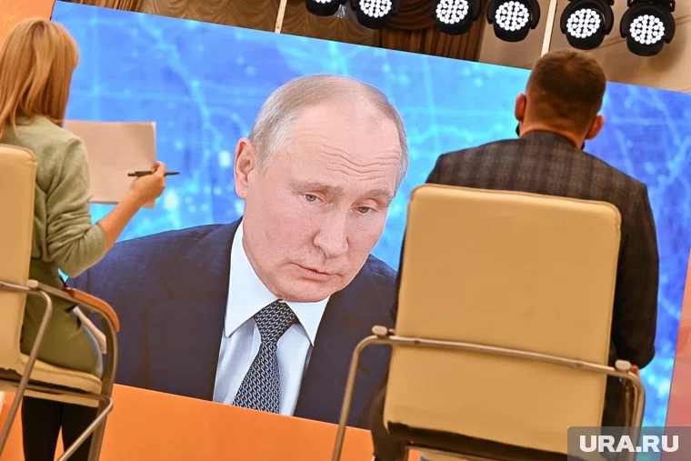 Владимир Путин проводит совещание в режиме видеоконференции