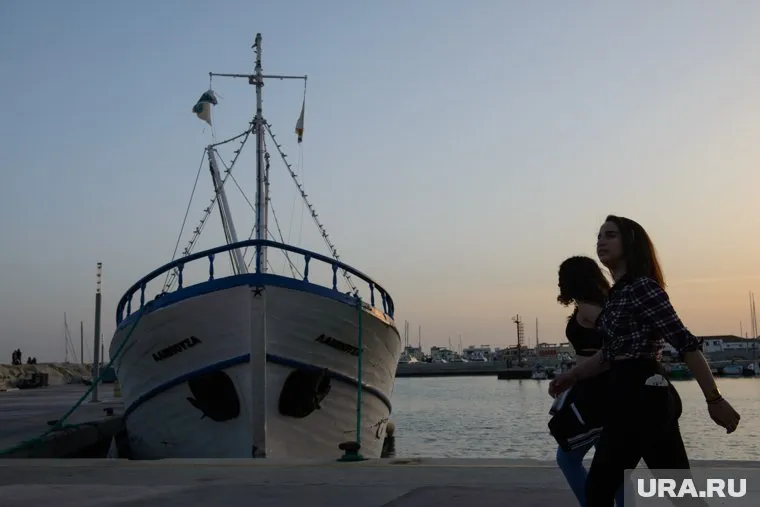 Кипр готовится принимать туристов