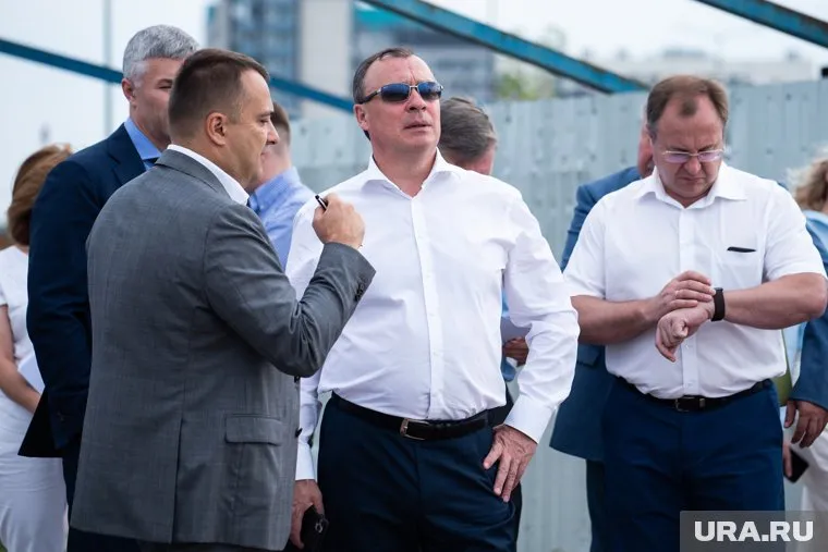 Алексей Орлов (в центре) ждал отпуска: еще летом отпрашивался у губернатора, но ему разрешили уйти лишь после выборов